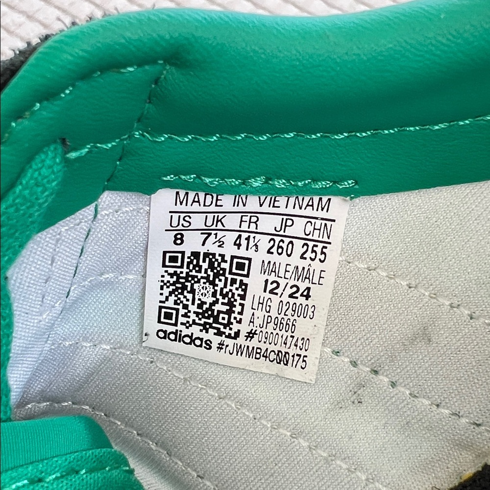 Adidas Barreda Decode men’s 8 women’s 10
Green - Picture 5 of 6